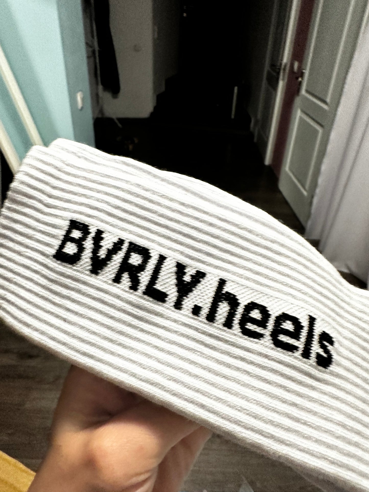 Брендові високі шкарпетки для танців — BVRLY.heels