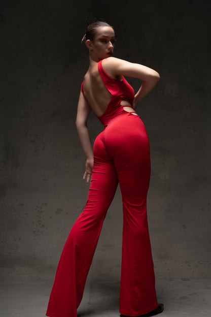 Червоний комбінезон з відкритою спиною