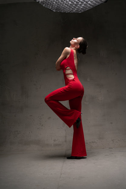 Червоний комбінезон з відкритою спиною