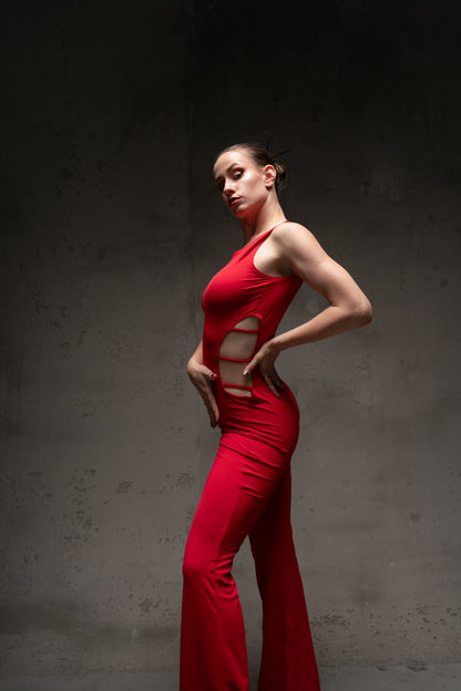 Червоний комбінезон з відкритою спиною